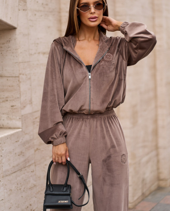 93 Спортивний костюм з велюра на затяжках з вишивкою